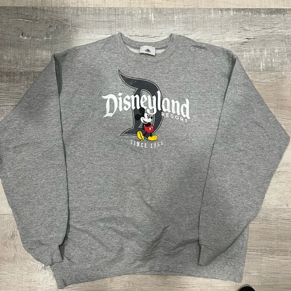 Disneyland sweatshirt with Mickey